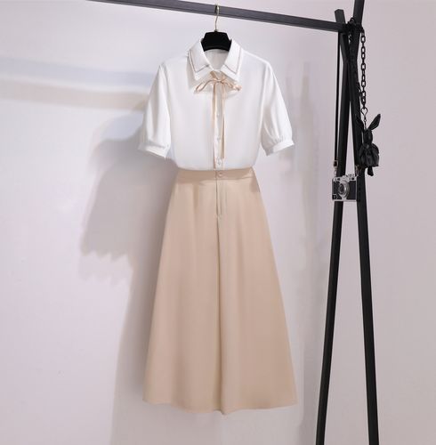 教师在编面试服装